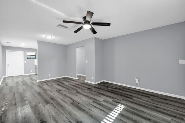 Photo - 1565 W 28th St