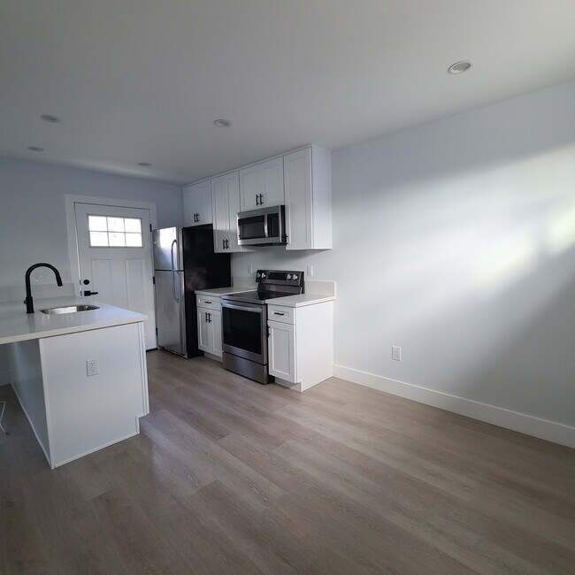 Photo - 8151 Hazeltine Ave