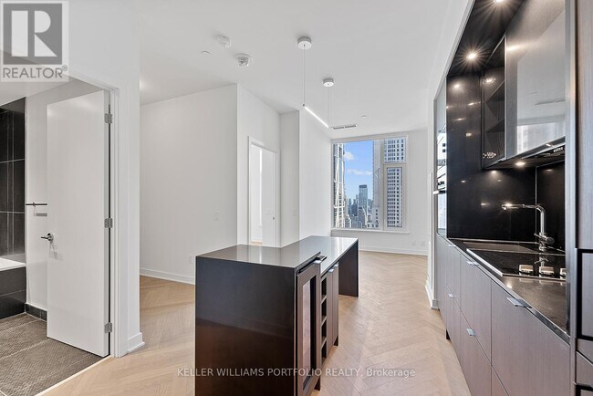 Photo - 11 Yorkville Ave Unit 2907