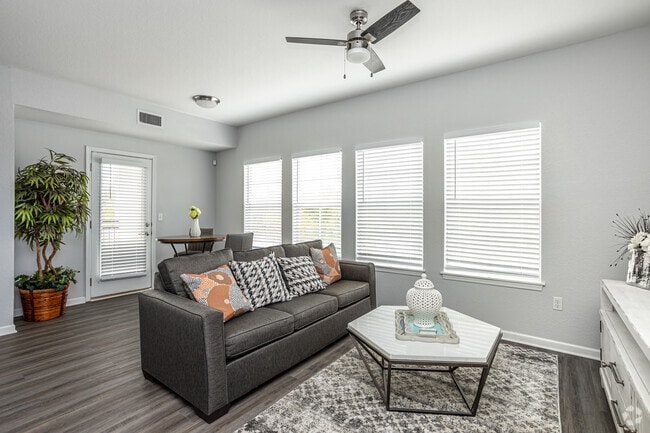 1BR, 1BA - 793SF