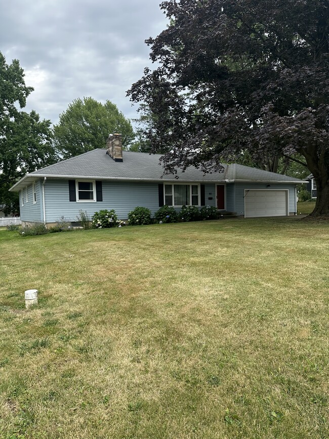 Building Photo - 183 S Leavitt Rd Rental