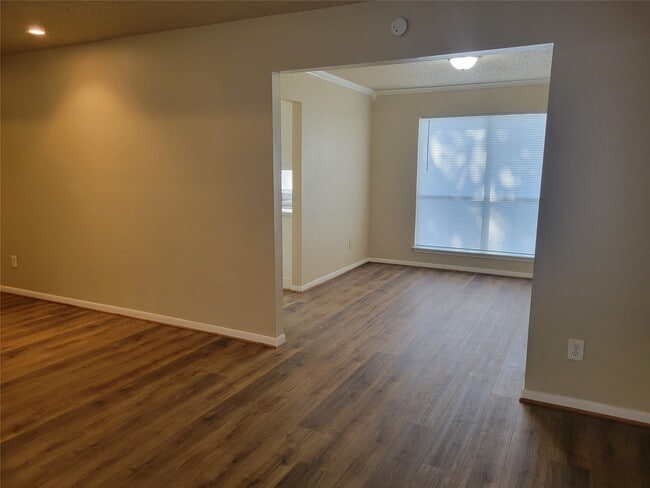 Photo - 9315 Southleigh Dr