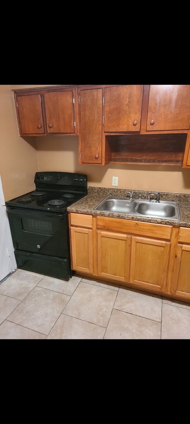 Photo - 1196 W 30th St