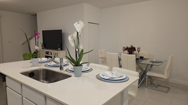 Photo - 512 Rivergrass St