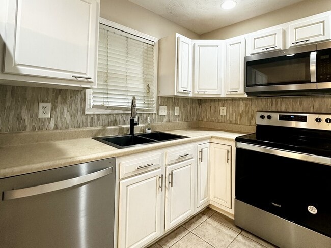 Photo - 750 Erow Ave