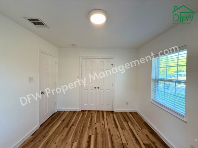 Photo - Fully Renovated 2-Bedroom Home Near UTA & AT&T Stadium – Modern Upgrades + Spacious Yard!