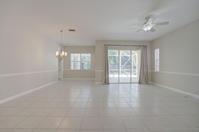 Photo - 256 San Remo Dr