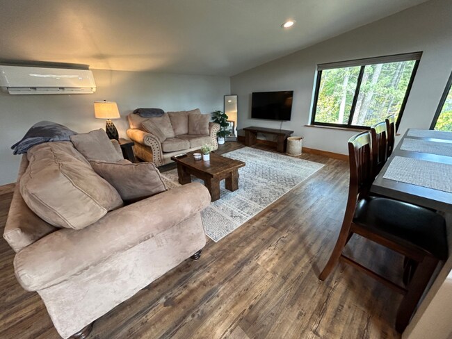 Photo - 1006 Meadowlark Ln