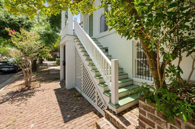 Photo - Adorable 1 bedroom apartment. Ground floor...