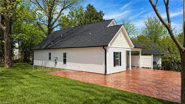 Photo - 1505 East Ave