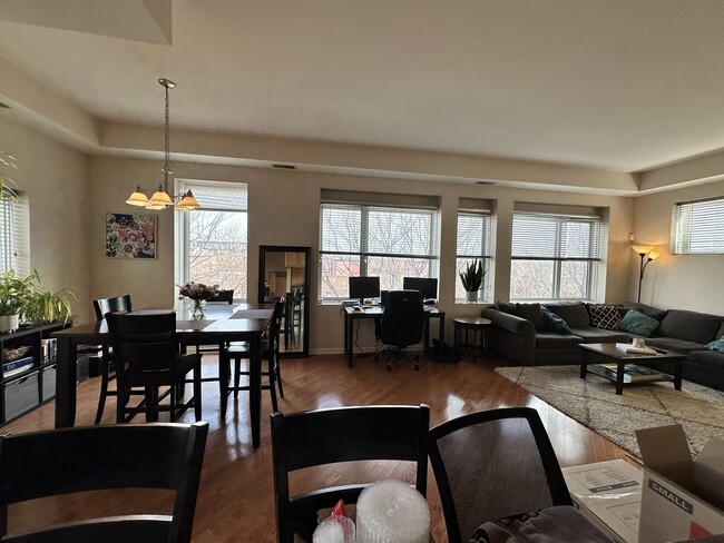 Photo - 2337 W Wolfram St Unit 511