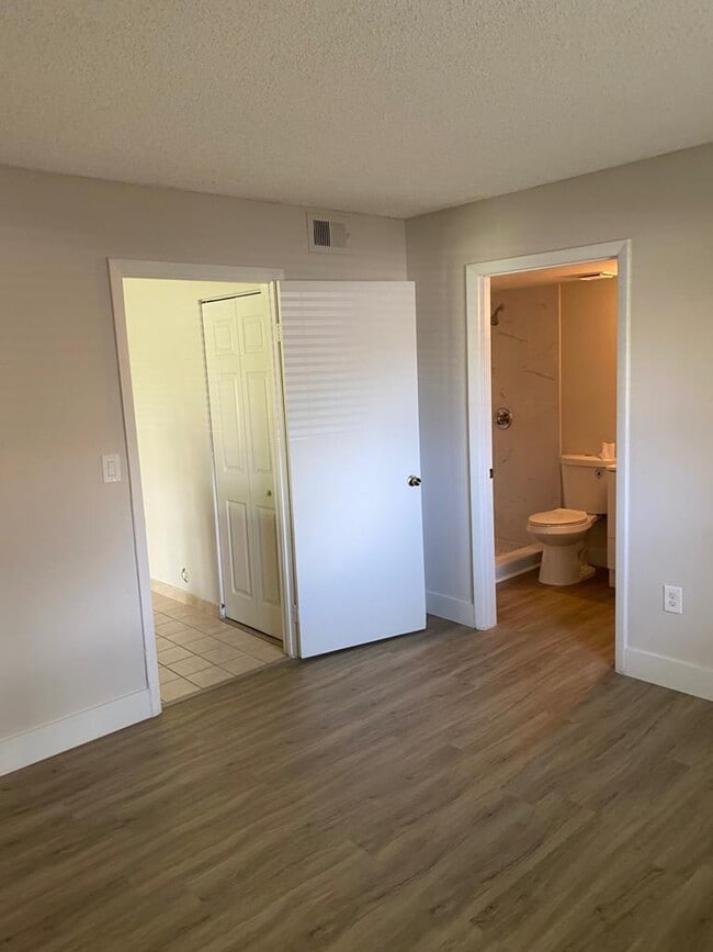 Photo - 450 Palm Cir W Unidad 103