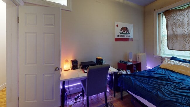 Photo - 1091 Boylston St