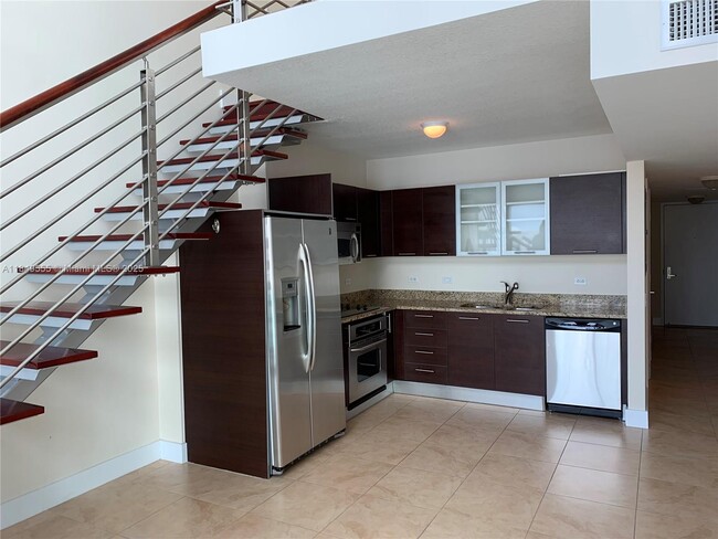 Photo - 41 SE 5th St Unidad 1011