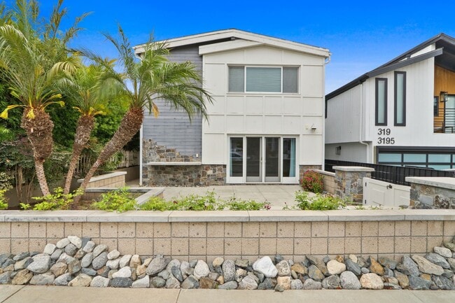 Building Photo - Coastal Living in the Heart of Corona del Mar