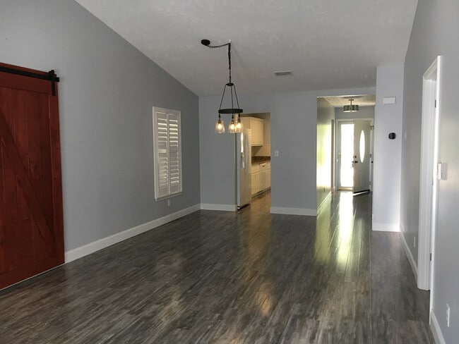 Photo - 116 W Middlebury Ln SW