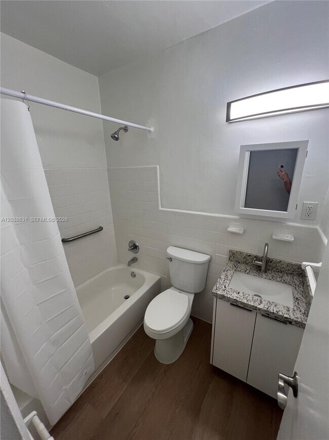 Photo - 361 Sharar Ave Unit 6