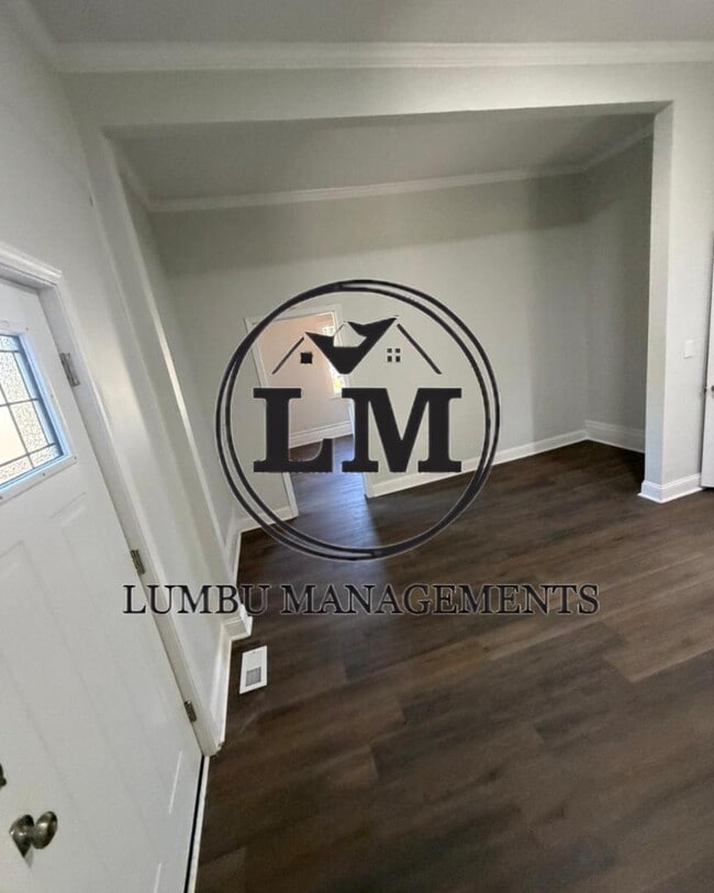 Photo - 414 E Morehead St