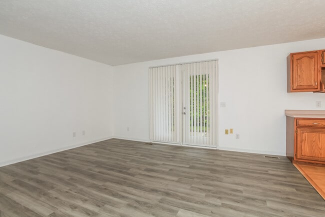 Photo - 273 Lindy Ave