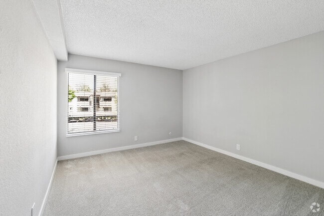 1BR, 1BA - 740SF - Bedroom