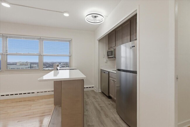 5630 N Sheridan Rd Unit S1106