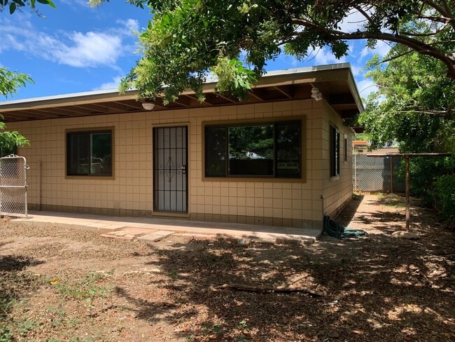 Building Photo - 85-013 Pokai Bay St Unit B