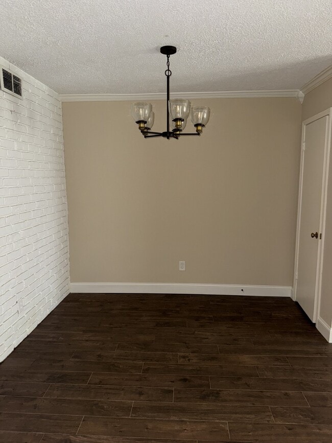 Photo - 425 N Post Oak Ln Unidad True
