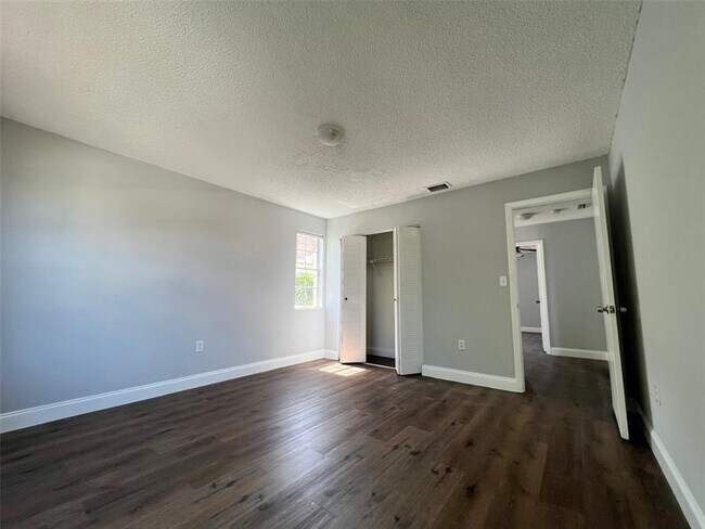 Photo - 10041 Loquat St