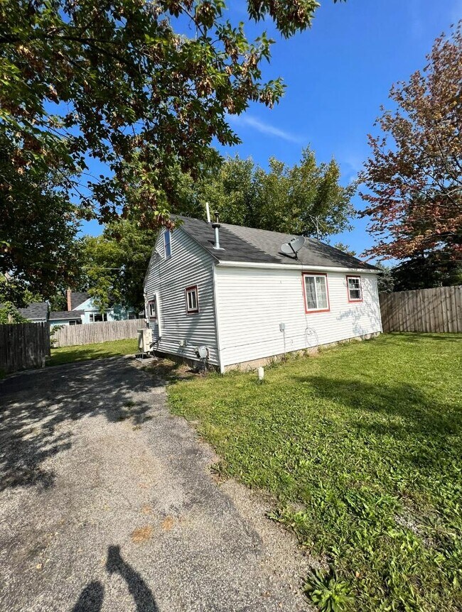 Photo - 2221 Salt St