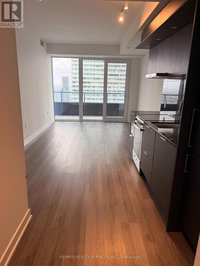 Photo - 448 Burnhamthorpe Rd W Unit 3907