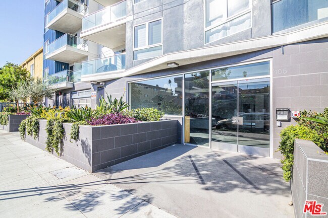 105 S Mariposa Ave Unit 203