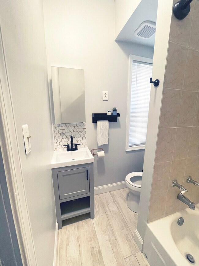 Photo - 2512 N 5th St Unidad FL 2