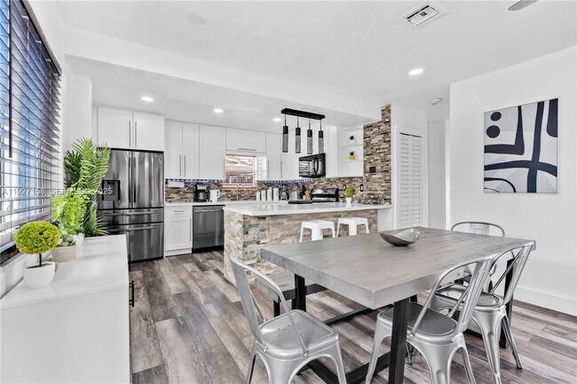 Photo - 7831 Hope St