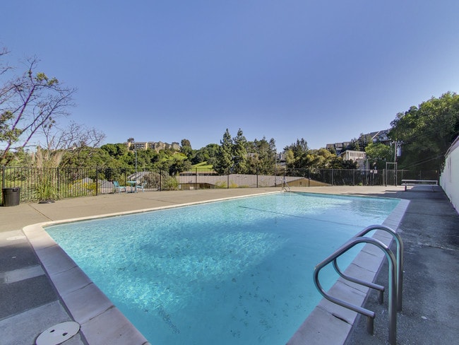 pool w/view