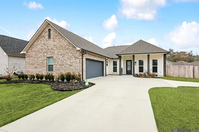 Photo - Exquisite 5-Bedroom Home in Denham Springs with Premium Features