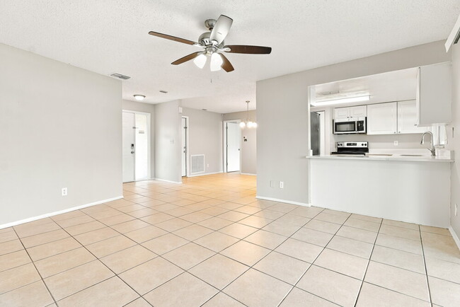 948 16th Ln
