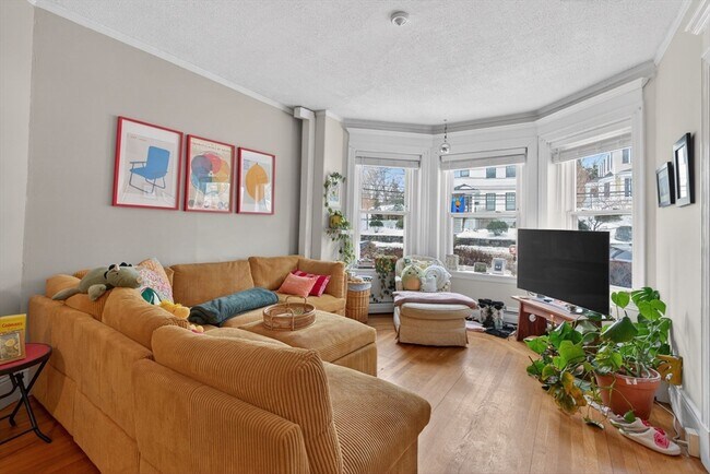 Building Photo - 811 Washington St Unit 1