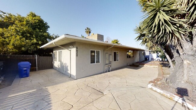 Photo - 5BD/2BA on Montezuma with Parking!!
