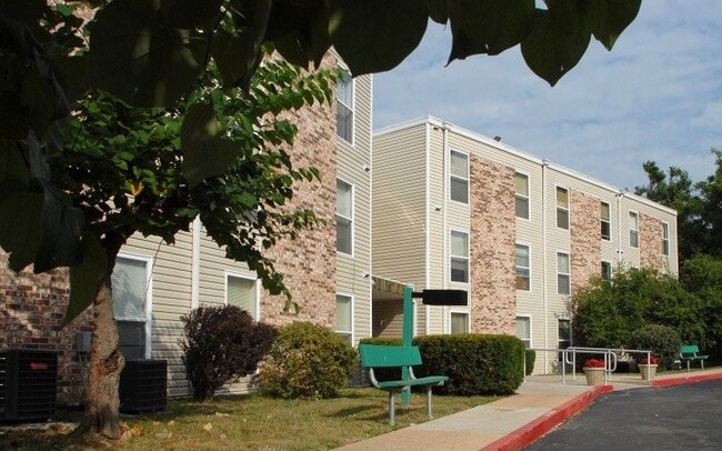 Building Photo - 601 N Monroe St