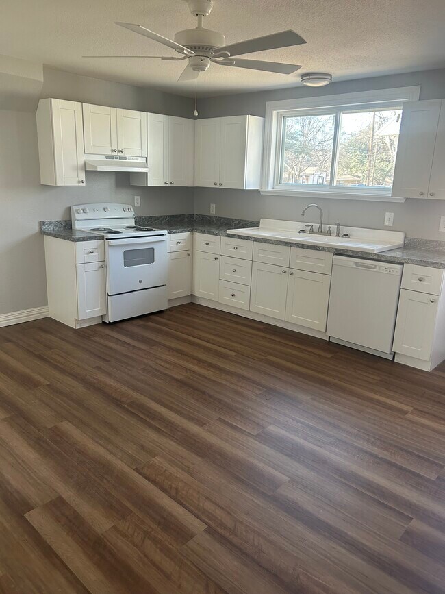 Photo - 211 McClain St