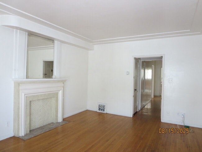 Living Room - 5640 W 6th St Unit 1