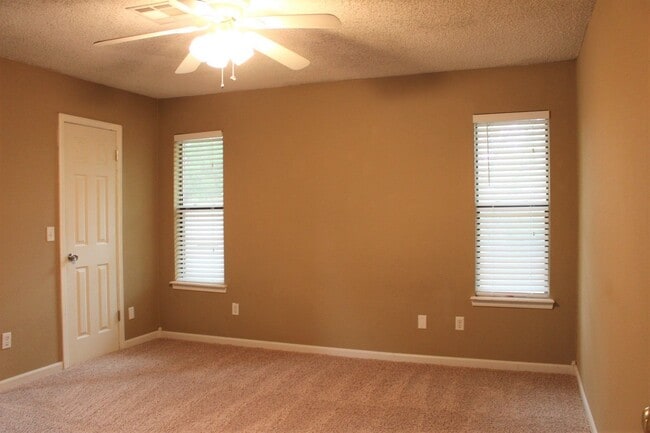 Photo - 814 Hawthorne Pl