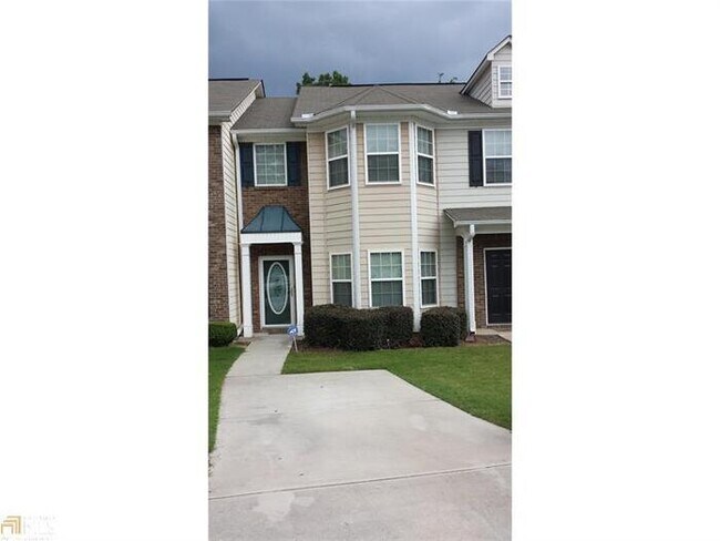 Building Photo - Move-in ready townhome in East Point/Colle...