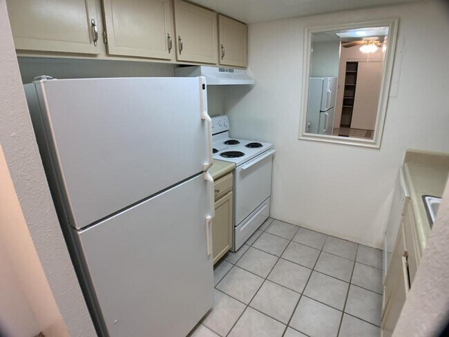 Photo - 1250 Golden Cir Unidad 408