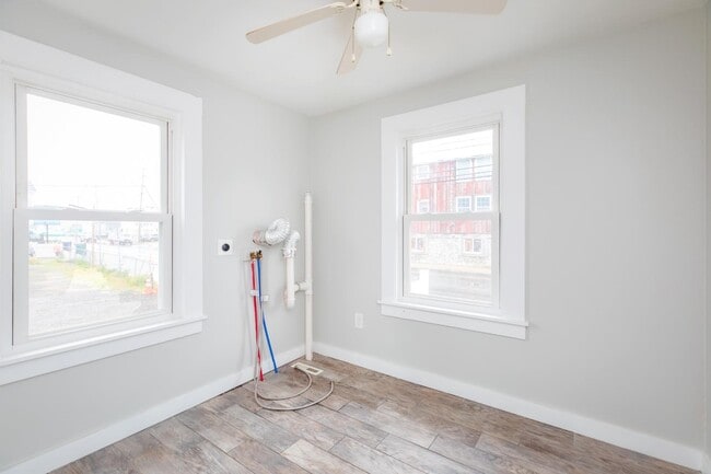 Building Photo - 140 Ashworth Ave