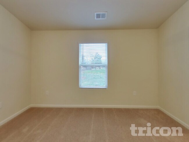 Photo - 727 Hawley St