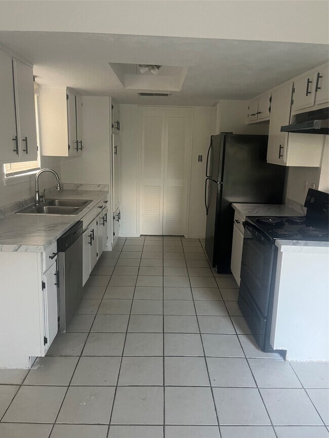 Photo - 7015 Maple Fox Dr