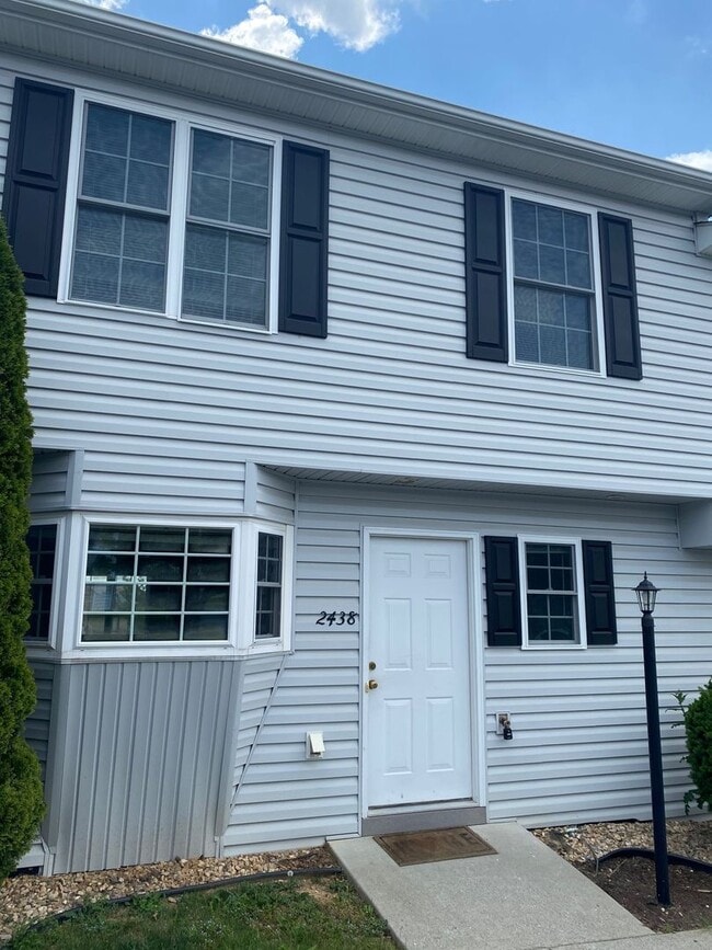 Building Photo - Great City Condo with 2 Primary Suites!