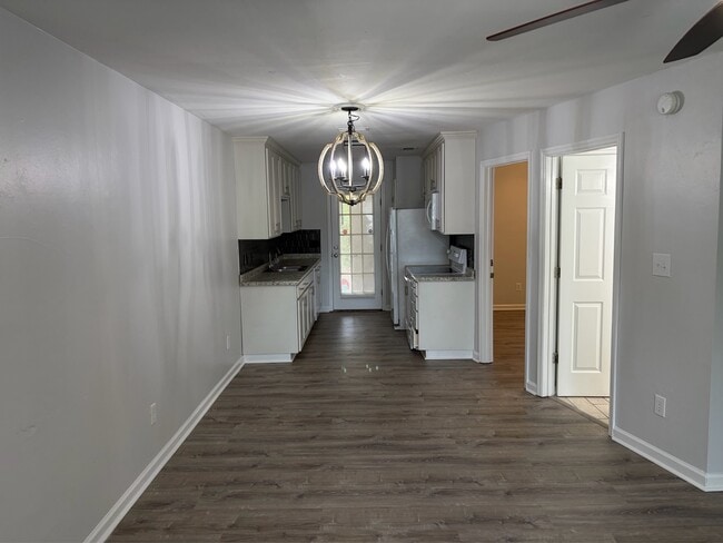 Photo - 2052 Darnell Cir