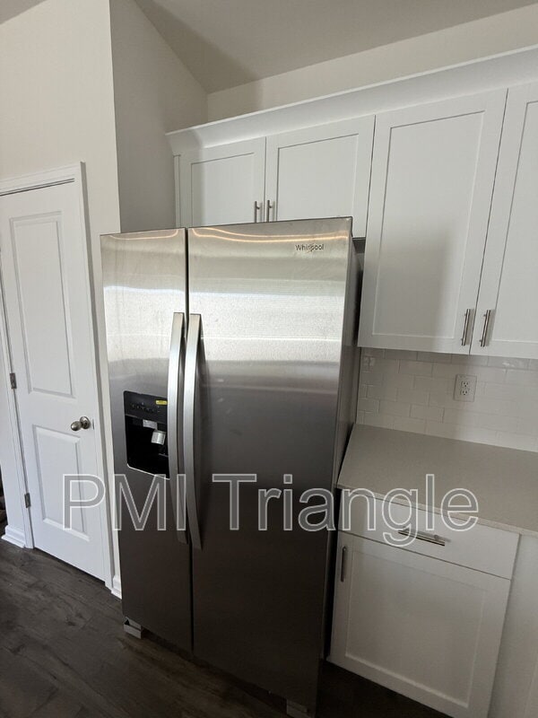 Photo - 434 Belgian Red Wy